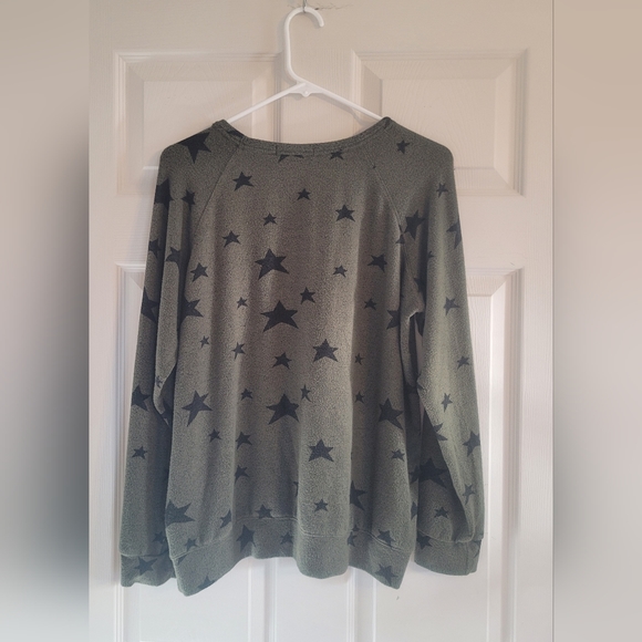 Buffalo David Britton Army Green Black Star Pattern Crewneck Top - Picture 3 of 5